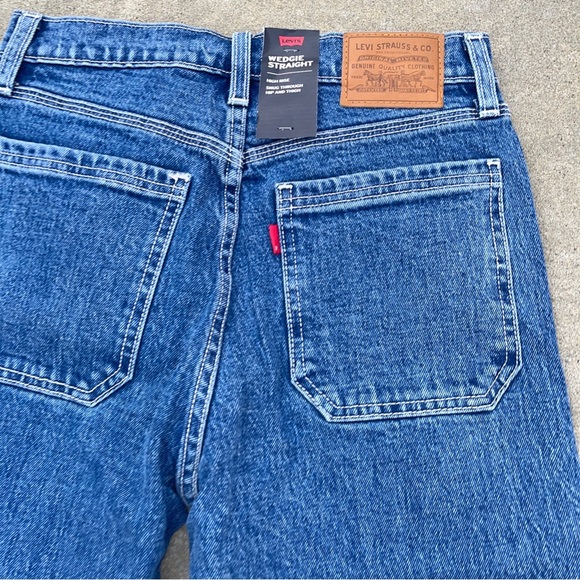 NWT Levi’s Wedgie Utility Straight Ankle Medium Wash Jeans - Picture 6 of 6